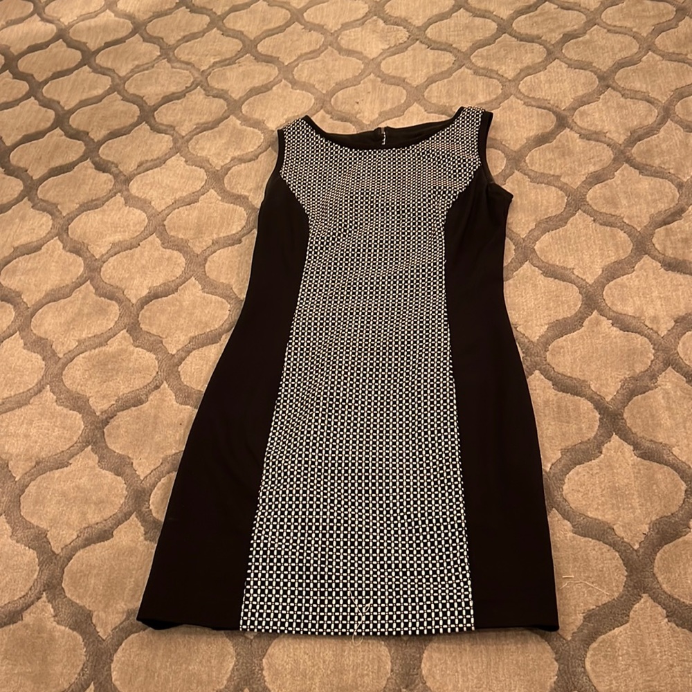 Black and white work dress - size Small by Le Chateau